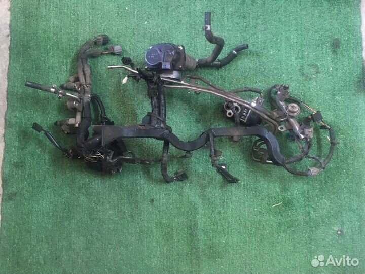 Топливная рампа с проводкой и дросселем на Субару