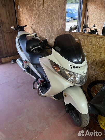 Suzuki skywave 400