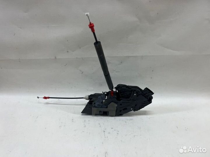 Замок боковой двери задний левый Land Rover