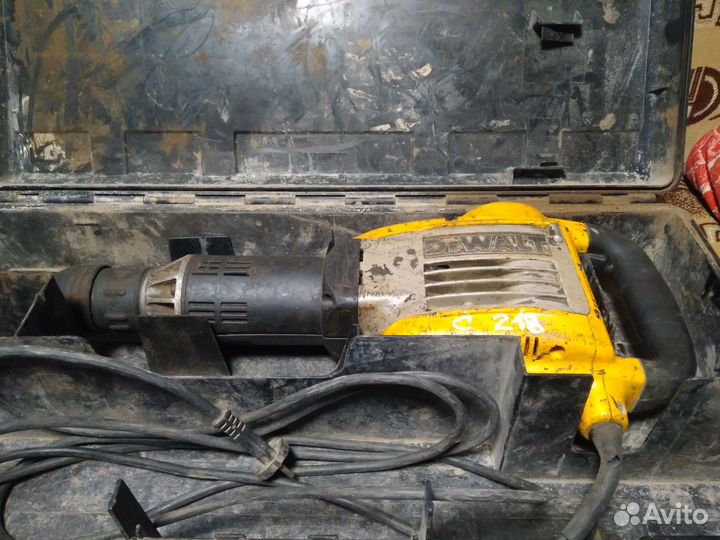 Отбойный молоток dewalt