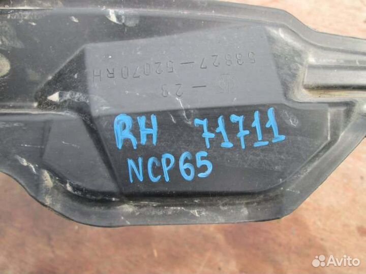 Пыльник крыла правый Toyota Ist NCP65 1NZ-FE