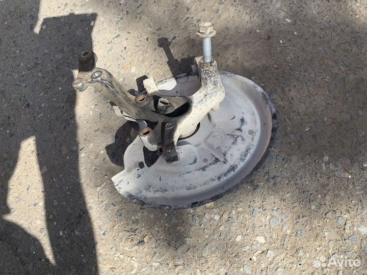 Кулак поворотный задний левый правый VW Jetta 5