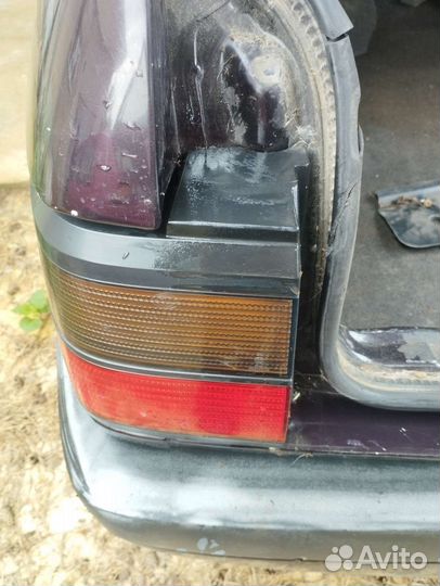 Задние фонари Hella Red Black VW Passat B3 седан