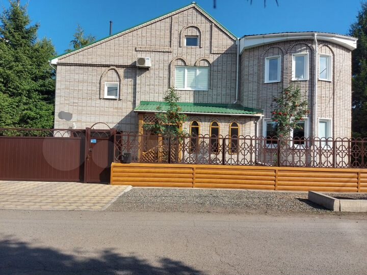 Коттедж 491,7 м² на участке 10 сот.