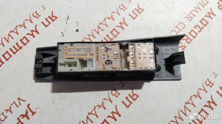 Блок управления стеклоподъемниками Nissan Teana