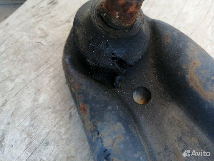 Рычаг передний левый Honda Fit GD1