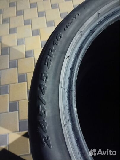 Pirelli Carrier 245/45 R18