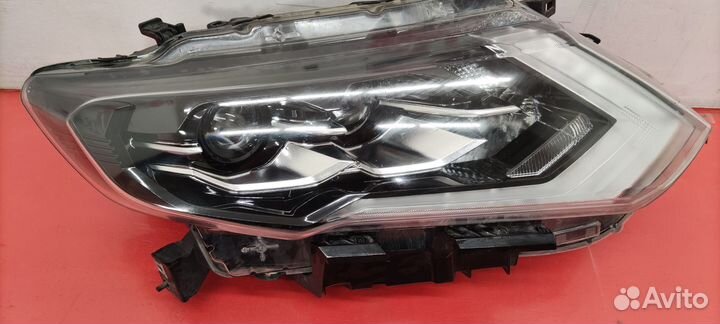 Фара передняя правая Nissan X-trail T32