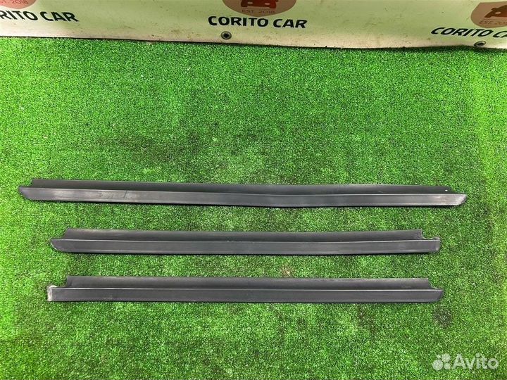 Бархотка двери наружная Nissan Terrano D10 F4RE410