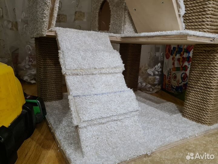 Домик для кошки с когтеточкой