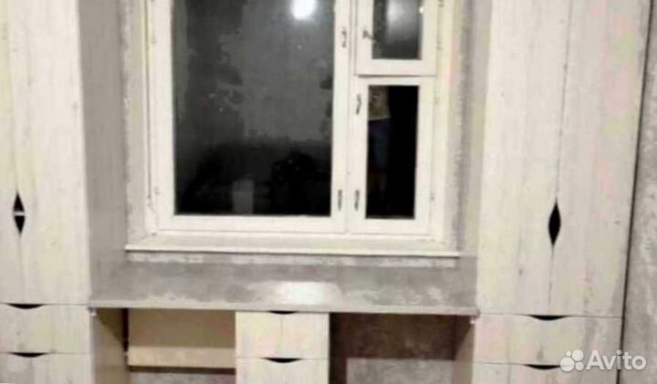 Рабочая зона в углу у окна