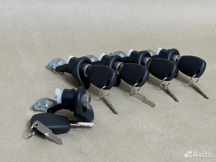 Новый Замок багажника Renault Logan Sandero