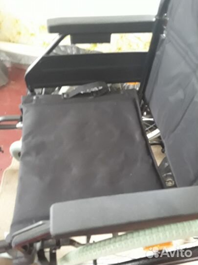 Продаю инвалидную коляску новая