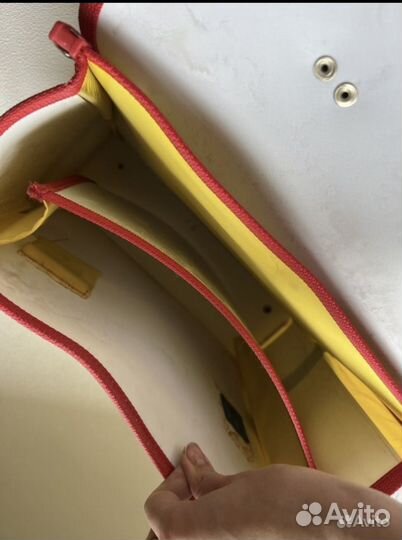 Ранец школьныйиз пластика