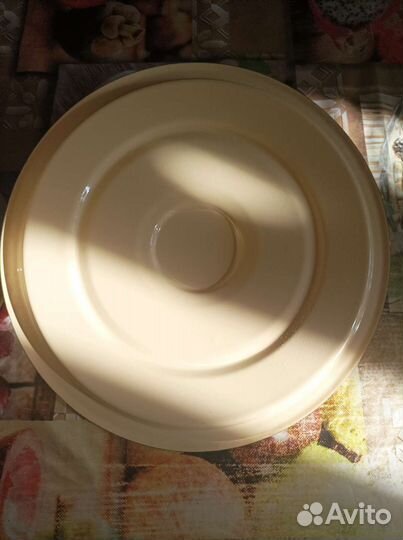 Эмалированное ведро с крышкой