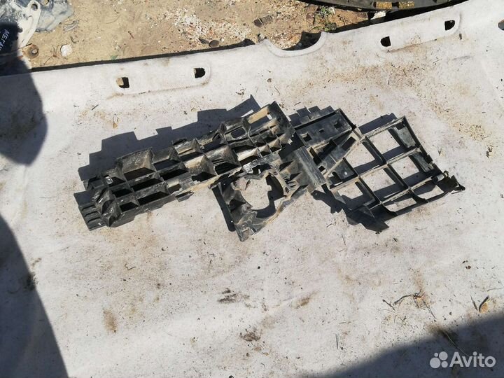 Кронштейн бампера переднего Рено Меган 2