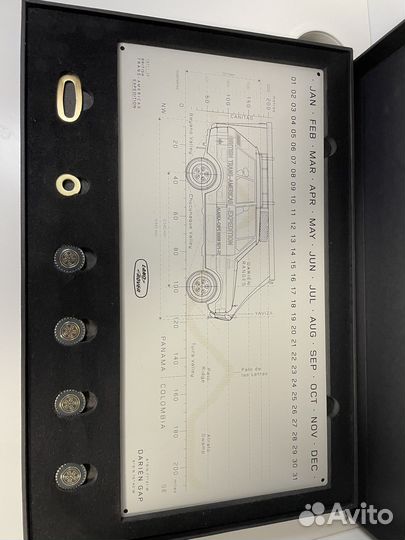 Maгнитная кaлeндaрь Lаnd Rovеr