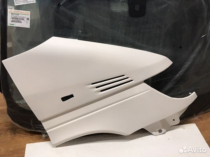 Крыло правое Mercedes Sprinter пластик