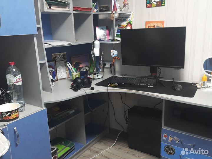 Письменный стол для школьника угловой+ шкаф