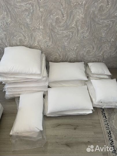 Подушки спальние белые