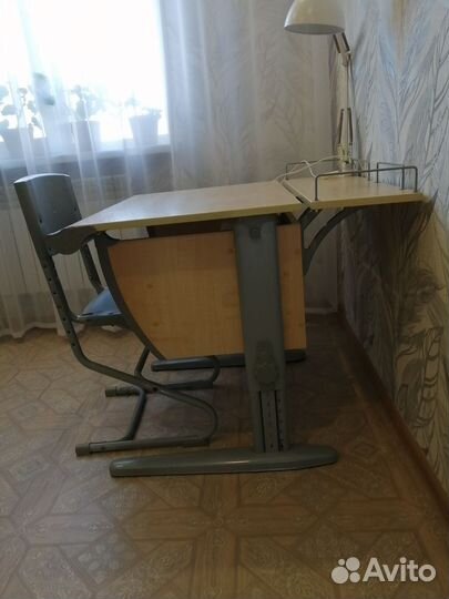 Письменный стол для школьника бу
