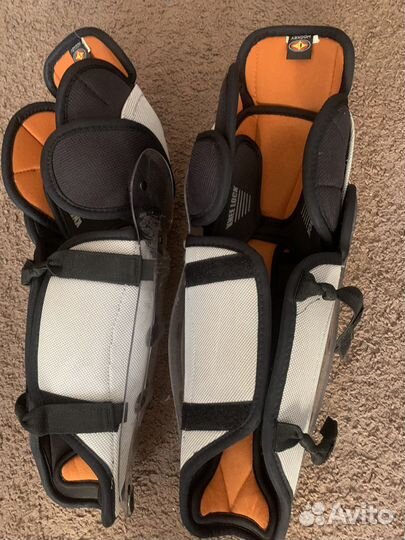 Продаю Хоккейные щитки взрослые бу