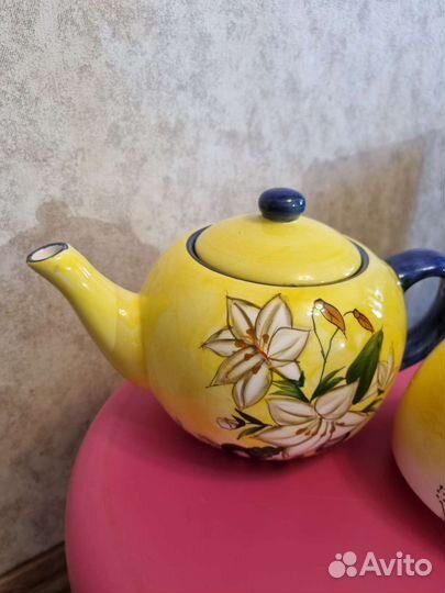 Заварочный чайник и сахарница