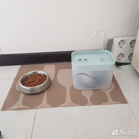 Фонтан поилка для кошек