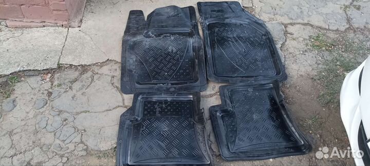Автомобильные коврики резиновые