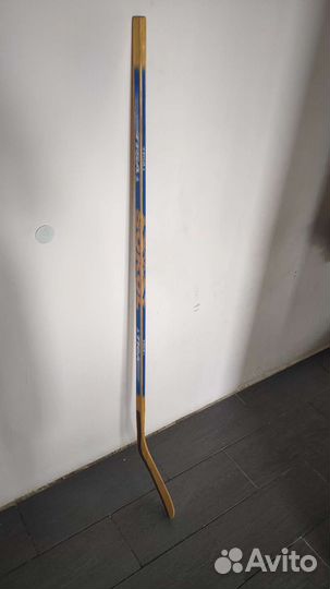 Коньки с клюшкой