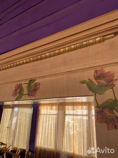 Старинное зеркало. Венский стул