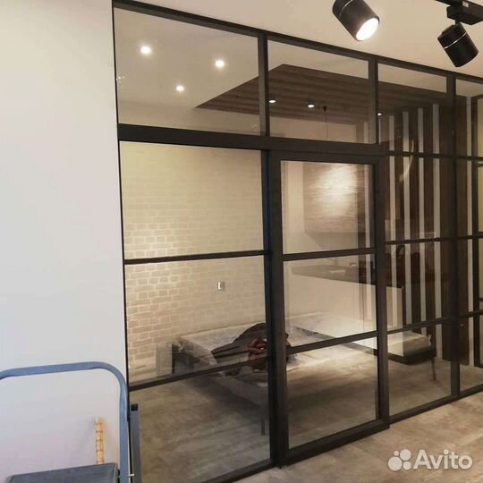 Перегородки из стекла для зонирования под заказ