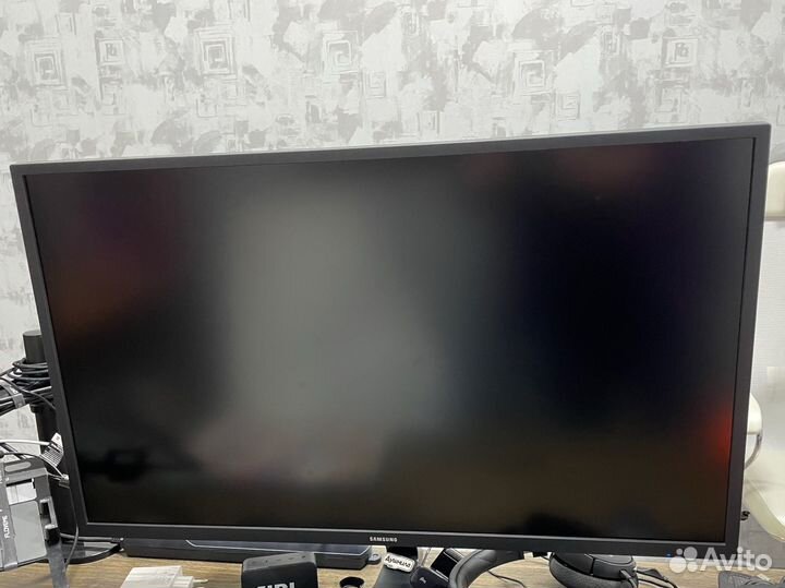 Монитор Samsung 32' (U32J590UQI)