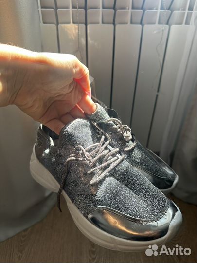 Кроссовки новые