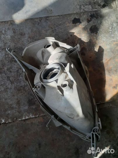Фара на Toyota vitz