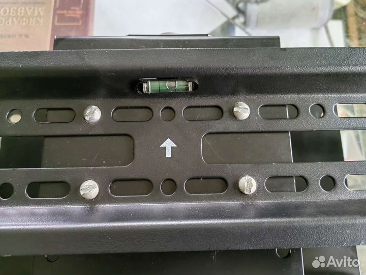 Кранштейн поворотный настенный для телевизора