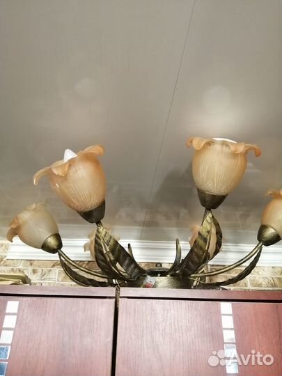 Продам люстру