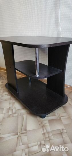 Журнальный столик на колесах