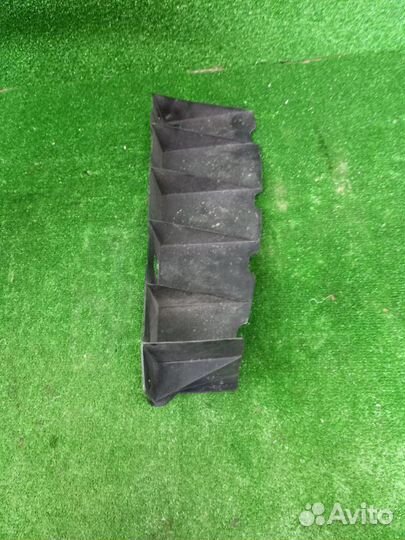 Дефлектор радиатора левый Mazda Mazda6 GG L813