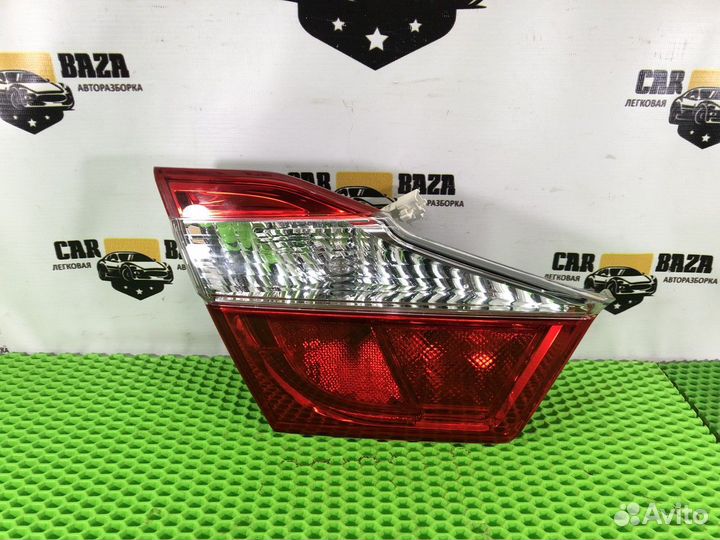 Фонарь задний внутренний левый L Toyota Camry