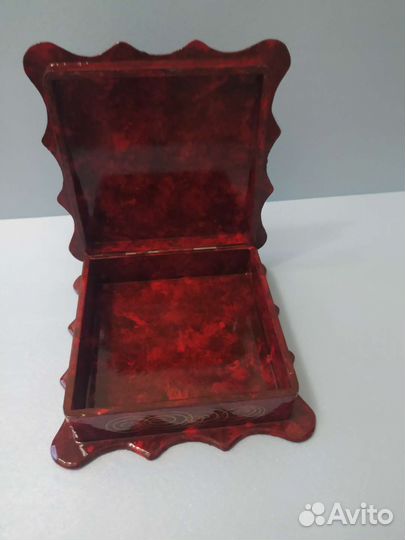 Деревянная шкатулка