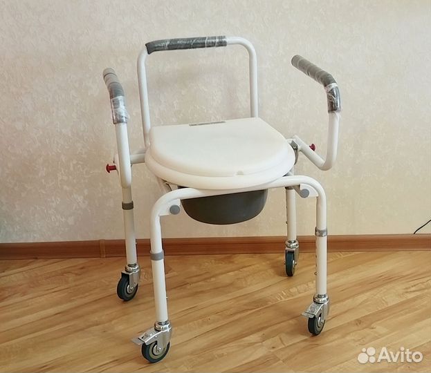 Стул-кресло санитарный на 4-х колёсах FS813