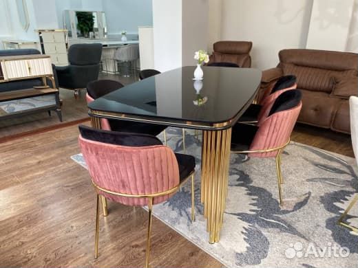 Кухонный стол со стульями