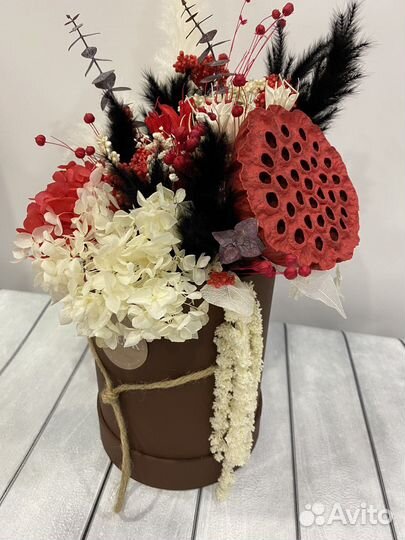 Букеты из сухоцветов и стабилизированных цветов