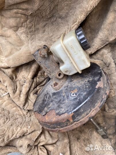 Вакумник с тормозным цилиндром volkswagen golf 2