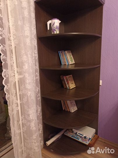 Напольная полка для книг