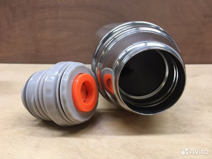 Термос 1 л из нержавейки с двумя чашками