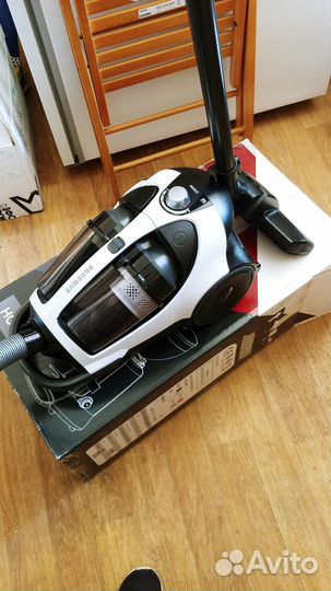 Пылесос Samsung SC8835 белый