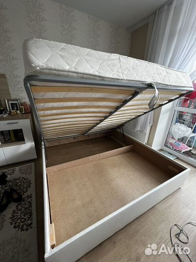 Кровать двухспальная 180 200 б/у с матрасом