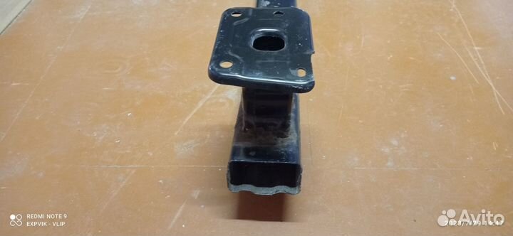 Задний усилитель бампера Ford Kugo-2